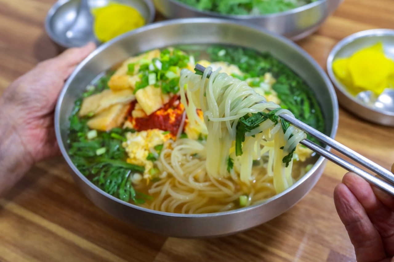 Yubu jjolmyeon served at Park Yong-ja Gyeongju Myeongdong Jjolmyeon (Park Yong-ja Gyeongju Myeongdong Jjolmyeon)