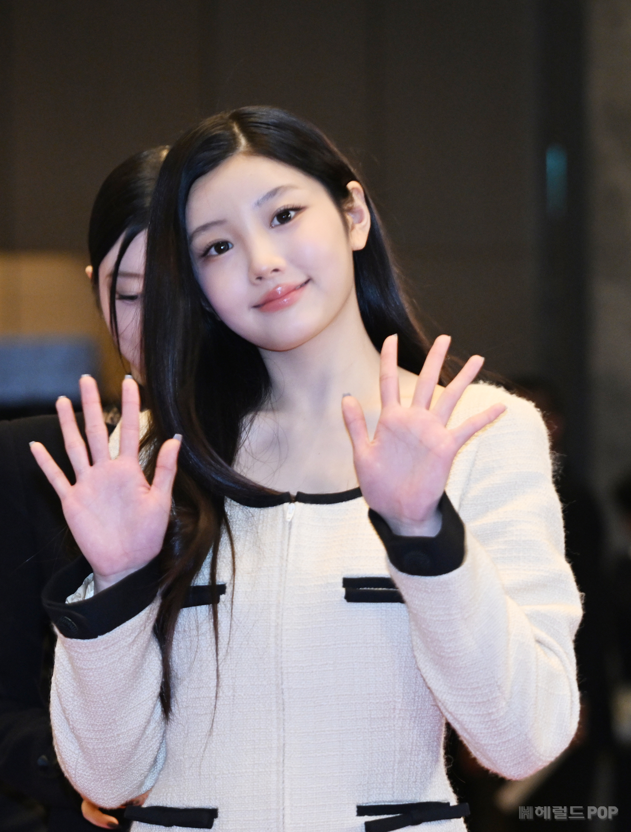 [헤럴드POP=윤병찬 기자] 아일릿 멤버 원희가 15일 오후 서울 종로구 포시즌호텔에서 열린 더블유 코리아 제20회 유방암 인식 향상 캠페인 자선 행사 ‘LOVE YOUR W’ 포토콜 행사에 참석해 포즈를 취하고 있다.