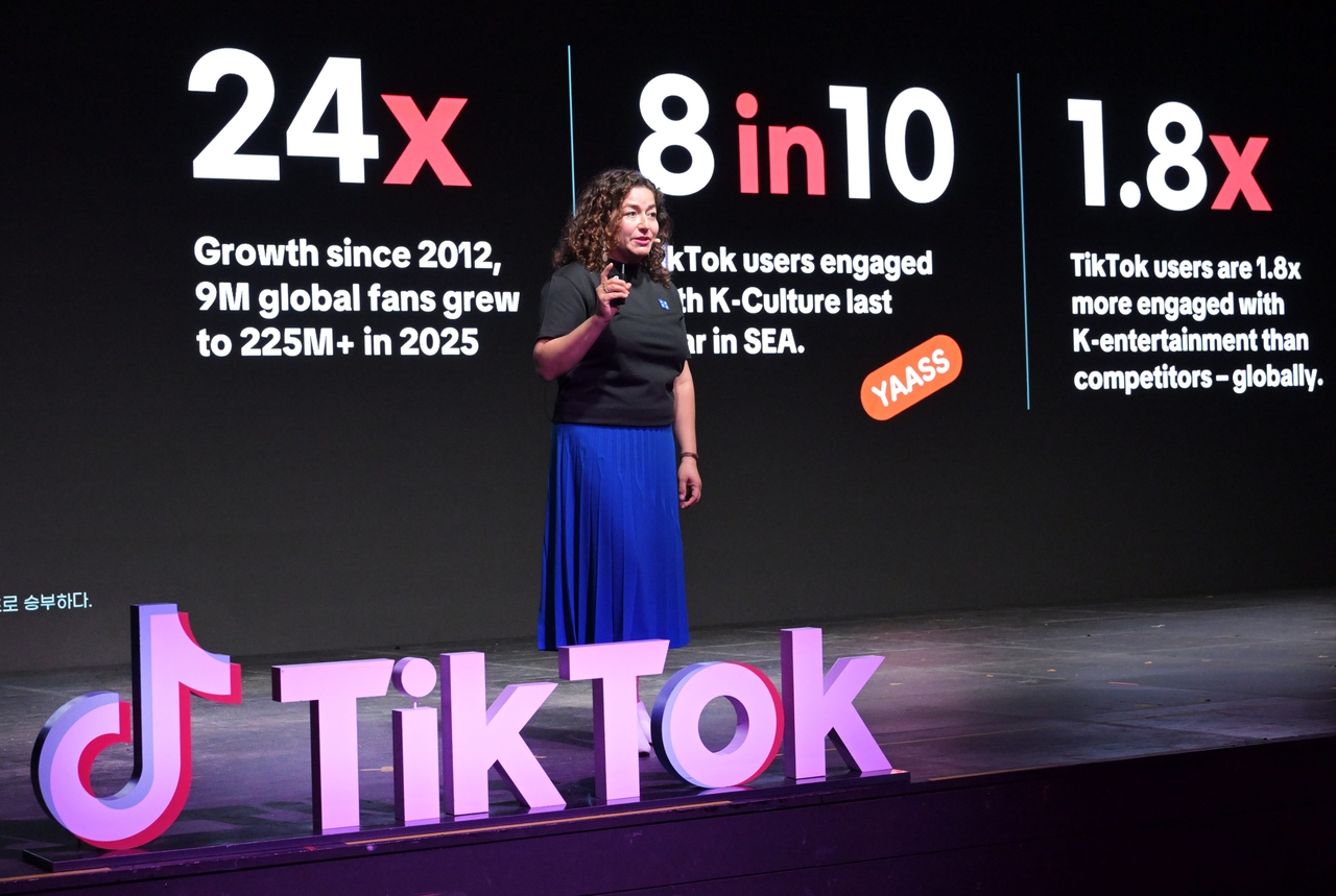 Hernandez delivers a keynote speech during the TikTok Summit Korea held in Mapo-gu, Seoul, Sept. 25. (TikTok Korea)