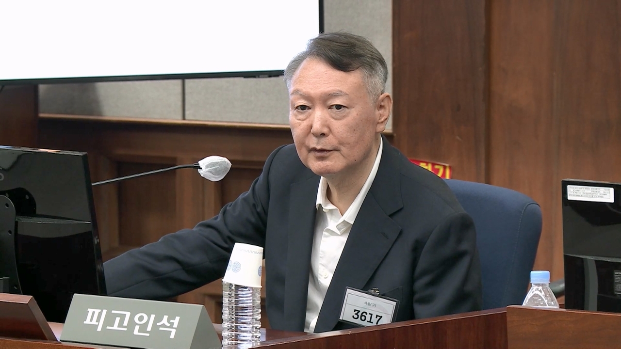 Former President Yoon Suk-yeol speaks at his trial on charges of obstructing the execution of official duties and abuse of authority at the Seoul Central District Court in Seocho District, Seoul, on Sept. 26. (Newsis)