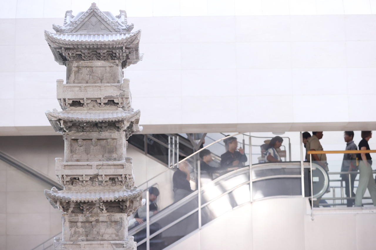 Visitors ride an escalator at the National Museum of Korea in Seoul on Friday. (Yonhap)