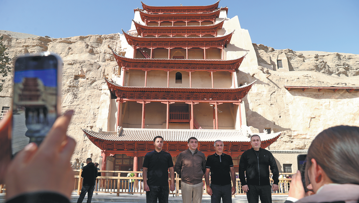 Overseas participants of the 2025 Global Mayors Dialogue: Dunhuang visit the Mogao Caves.   (China Daily)