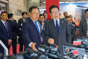 Lee vows aggressive R&D push for defense exports, military self-reliance