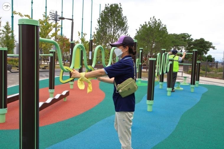 Seniors exercise at an outdoor fitness area equipped with workout machines for older adults inside Seoul Children’s Grand Park in Gwangjin-gu, Seoul. (Seoul City)