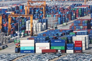 S. Korea's exports hit record high in Q3 on semiconductors, automobiles: ministry