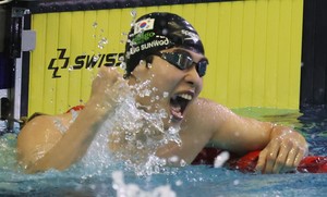 Hwang Sun-woo sets new Asian record in 200m freestyle at national competition