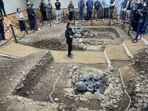 Ancient Silla commander’s remains, gilt-bronze crown fragments unveiled