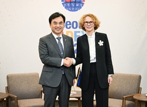 S. Korea's defense chief holds talks with officials from NATO, Saudi Arabia