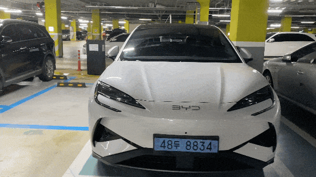 Exterior and interior view of the BYD Sealion 7 (Lim Jae-seong/The Korea Herald)
