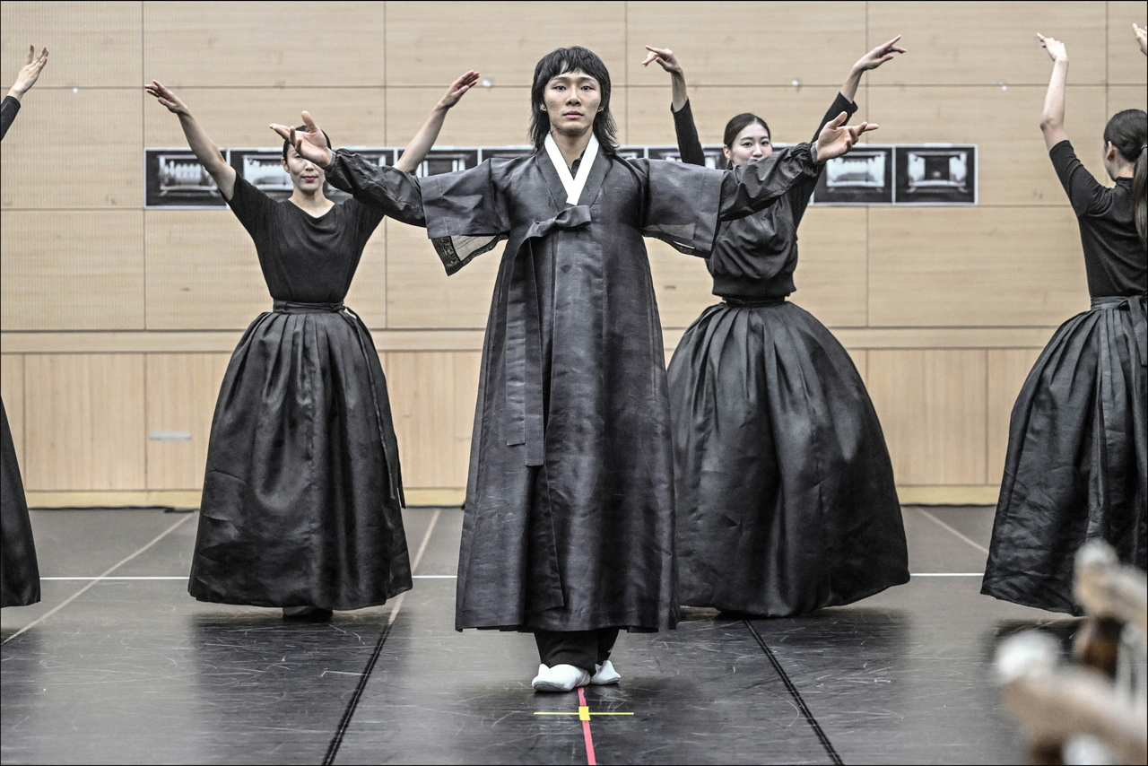 Dancers rehearse for "Mimesis" at the Sejong Center in Seoul, Monday. (Sejong Center for the Performing Arts)