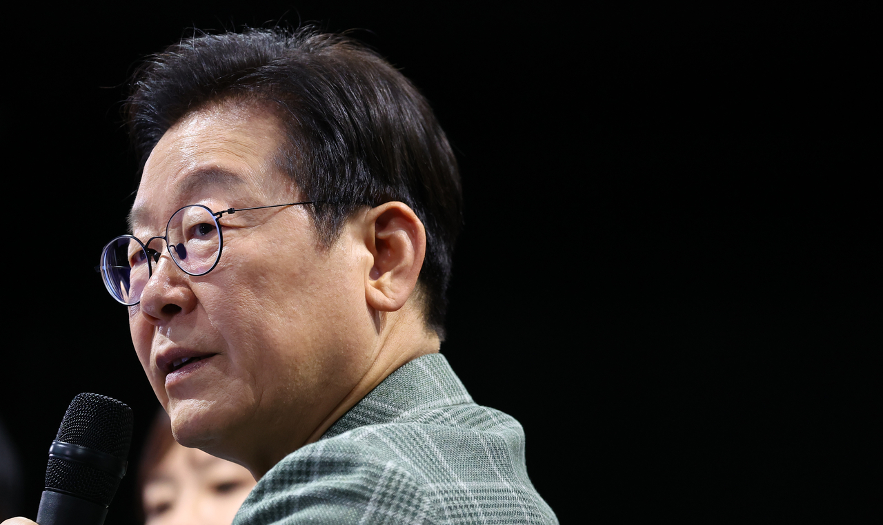 President Lee Jae Myung speaks at a public event in Dongdaemun-gu, Seoul, on Oct. 14. (Yonhap)