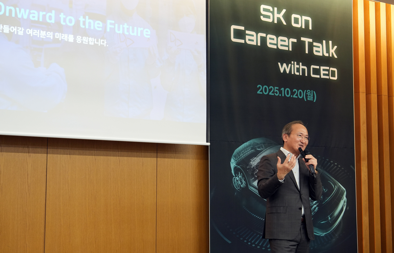 SK On CEO and President Lee Seok-hee speaks during a special lecture on Monday at Yonsei University in Seoul. (SK On)