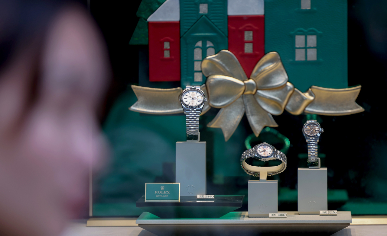 Rolex watches are displayed at a department store in Seoul. (Newsis)
