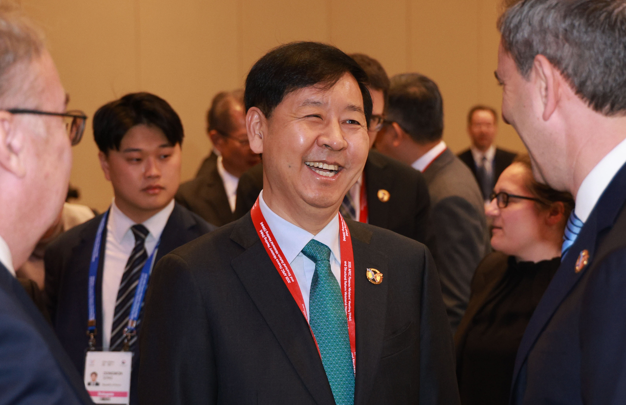 Deputy Prime Minister and Finance Minister Koo Yoon-chul speaks with participants at the 2025 APEC Finance and Structural Reform Ministers’ Meeting in Incheon’s Inspire Resort on Tuesday. (Yonhap)