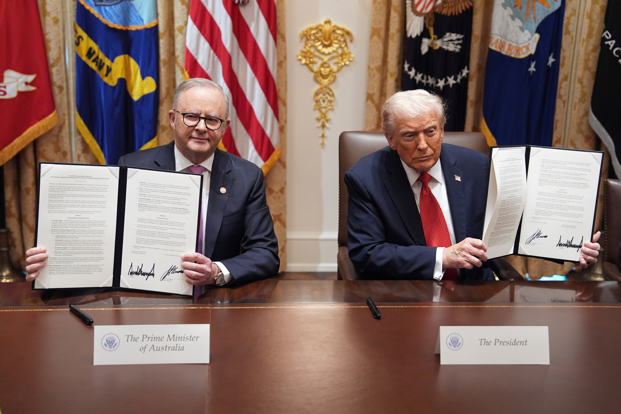 President Donald Trump (right) and Australian Prime Minister Anthony Albanese hold up signed agreements on on critical minerals and rare earths in the Cabinet Room of the White House in Washington on Monday.   AP-Yonhap