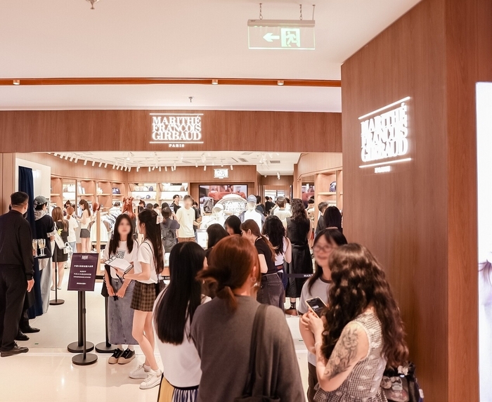 Visitors line up outside a Marithe Francois Girbaud store in Shanghai on July 3. (Misto Holdings Corp.)