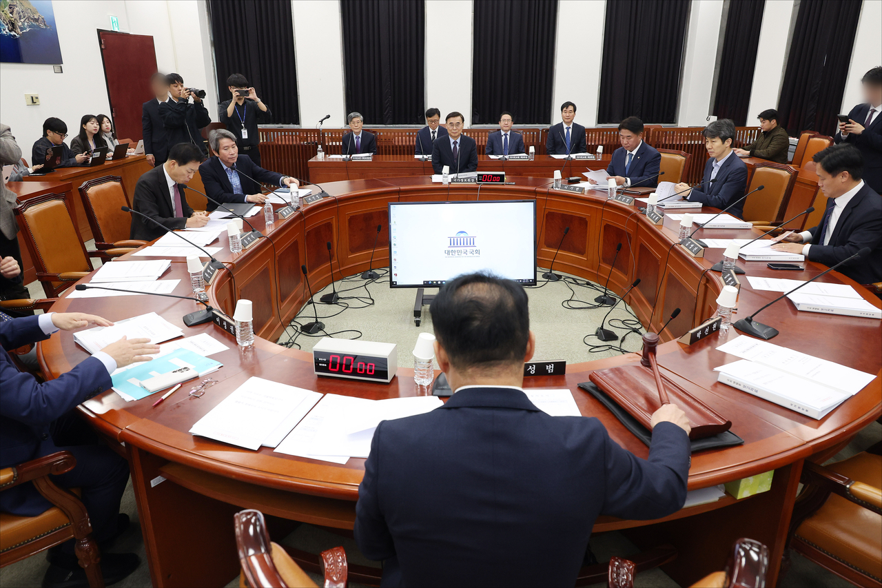 A general session of the National Assembly's Intelligence Committee takes place at the National Assembly in Yeongdeungpo-gu, western Seoul, Wednesday. (Joint Press Corps)