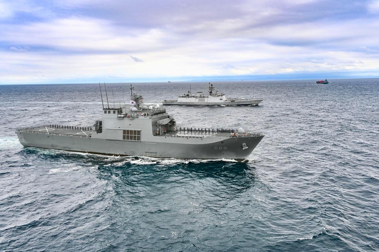 The Indian guided missile stealth frigate INS Sahyadri and f Indian Navy and South Korean Navy’s Nojeokbong undertaking maiden bilateral exercise off the coast of Busan.(Embassy of India in Seoul)