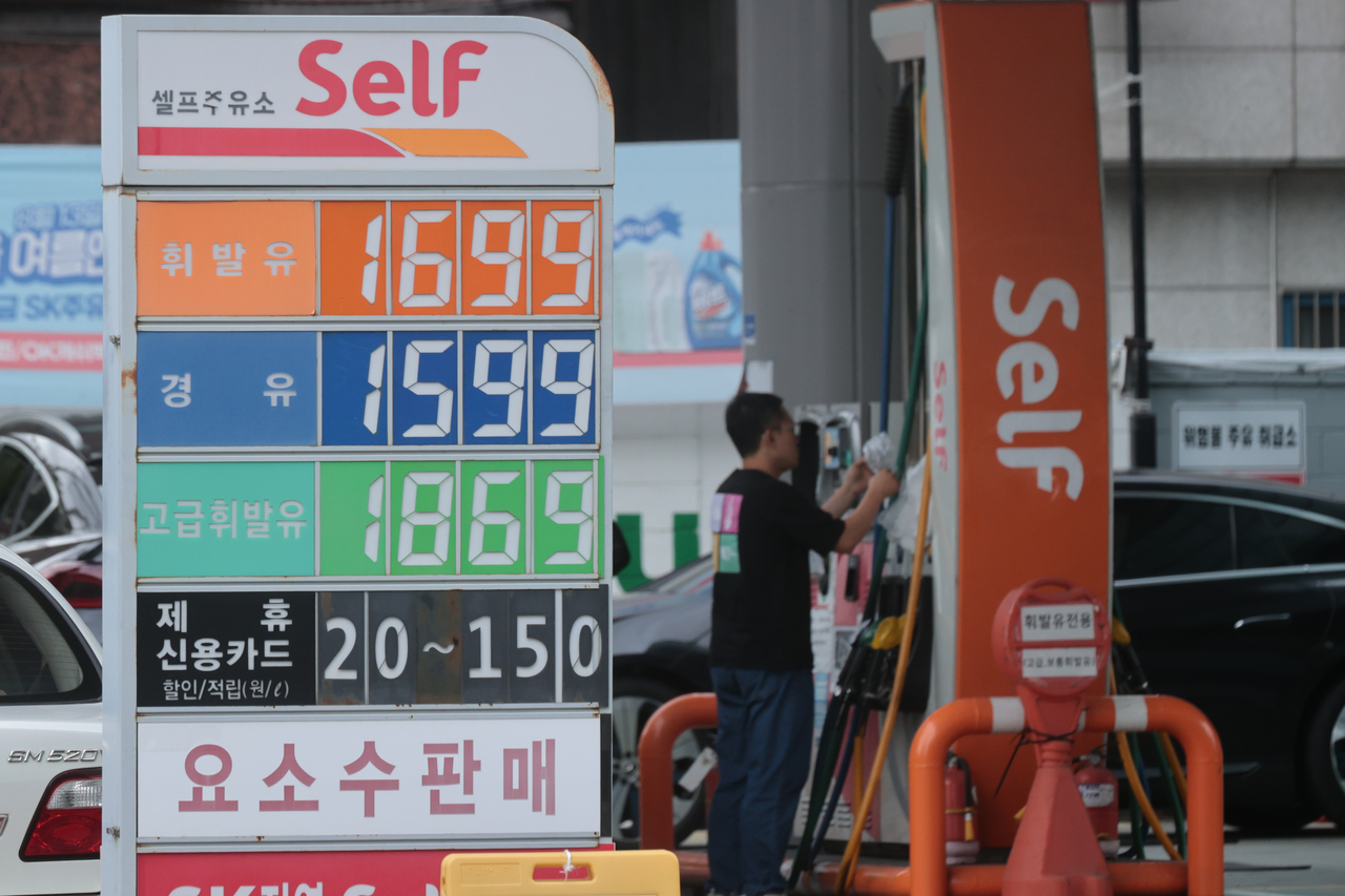 This file photo shows gasoline and diesel prices at a gas station in Seoul on Oct. 12. (Yonhap)
