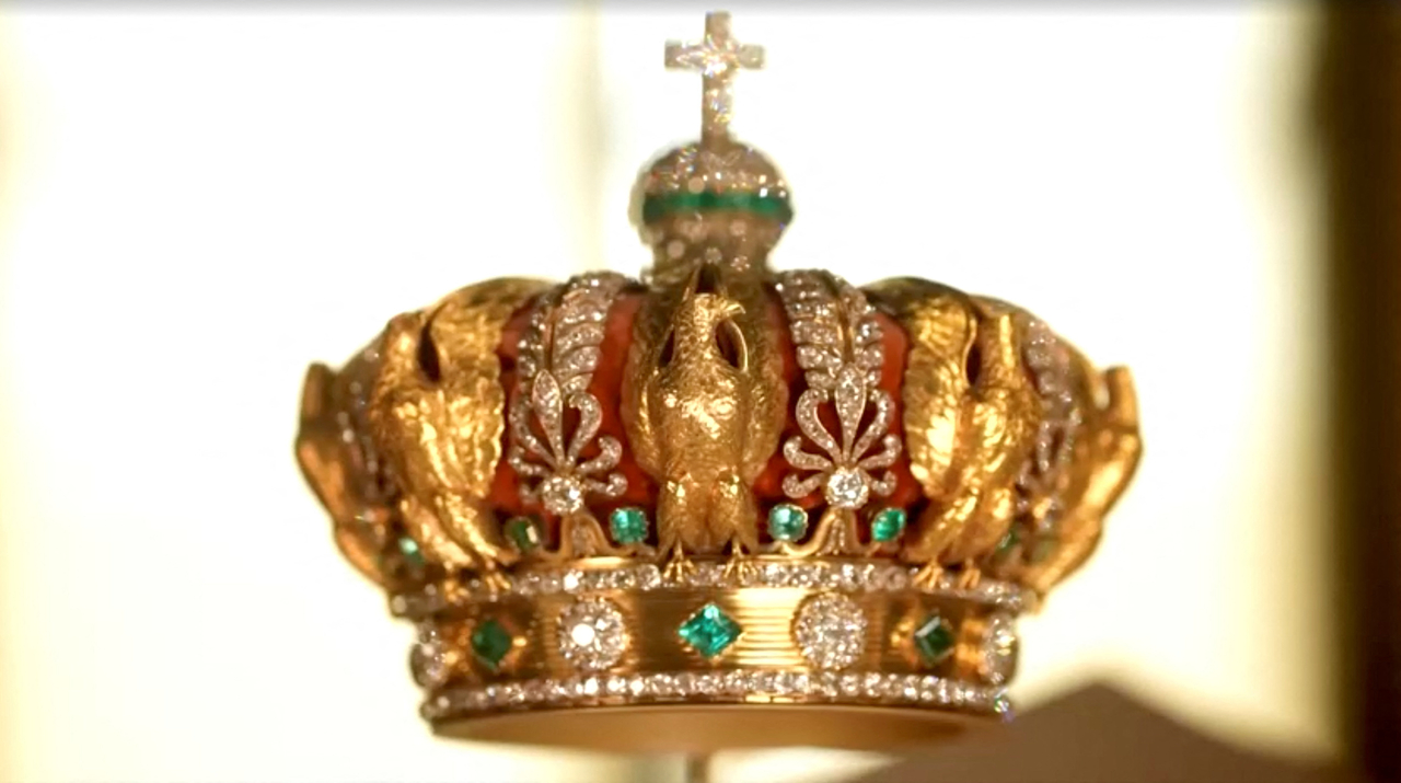 A crown worn by French Empress Eugenie, which was targeted by thieves during a heist at Paris’ Louvre Museum on Sunday   (Reuters-Yonhap)