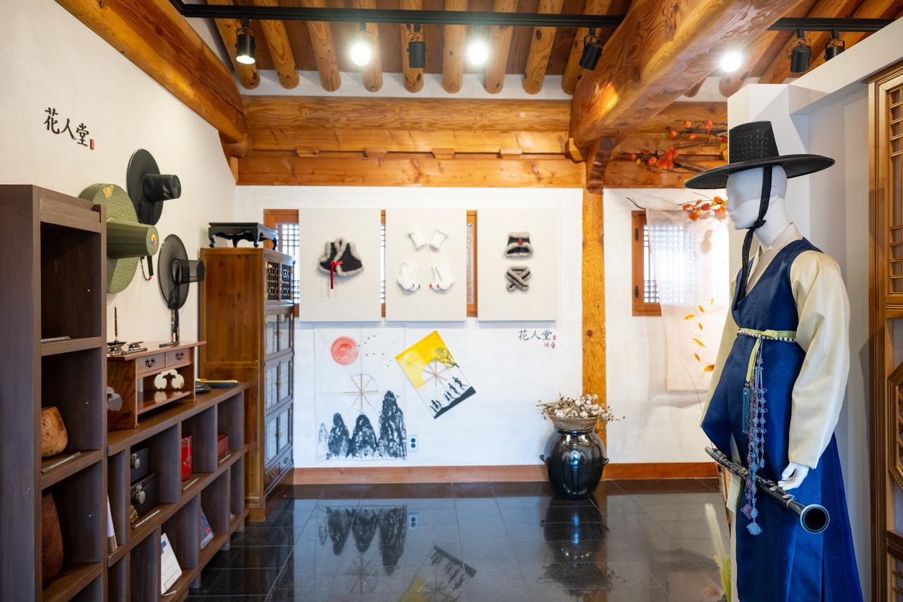 Hwaindang hanbok studio (GnC21)