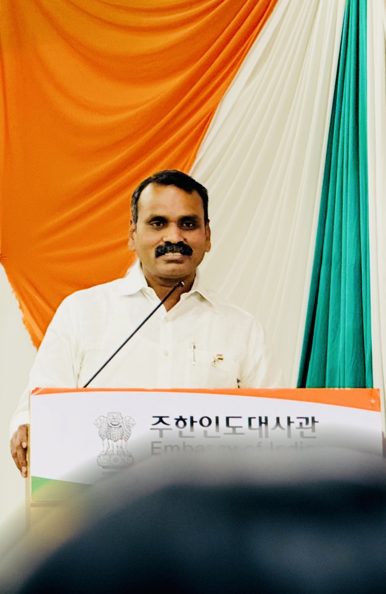 L. Murugan, India’s minister of state for information and broadcasting speaks with Indian community members at the Indian Embassy in Seoul. (Sanjay Kumar/The Korea Herald)