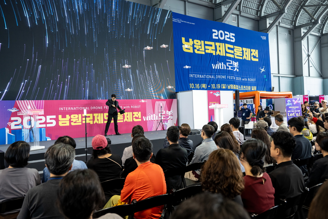 Magic drone show at the International Drone Festa with Robot held at the Namwon Sports Complex on Oct. 16-19 (GnC21)