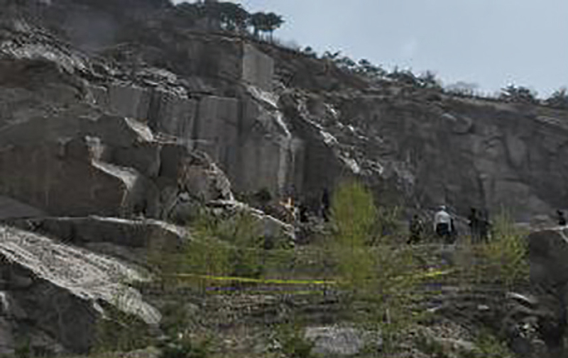 An abandoned quarry on Dundeoksan Mountain in Mungyeong, North Gyeongsang Province, where a man was found dead, nailed to a cross in May 2011. (Photo provided by the North Gyeongsang Provincial Police Agency)