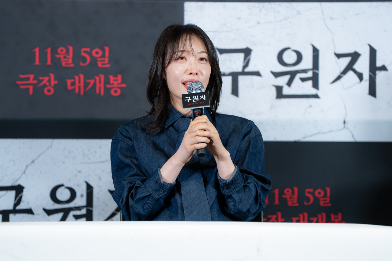 22일 오후 서울 CGV 용산아이파크몰에서 열린 영화 <구원자> 언론배급시사회 및 기자간담회에서 배우 김히어라가 말하고 있다. [마인드마크]