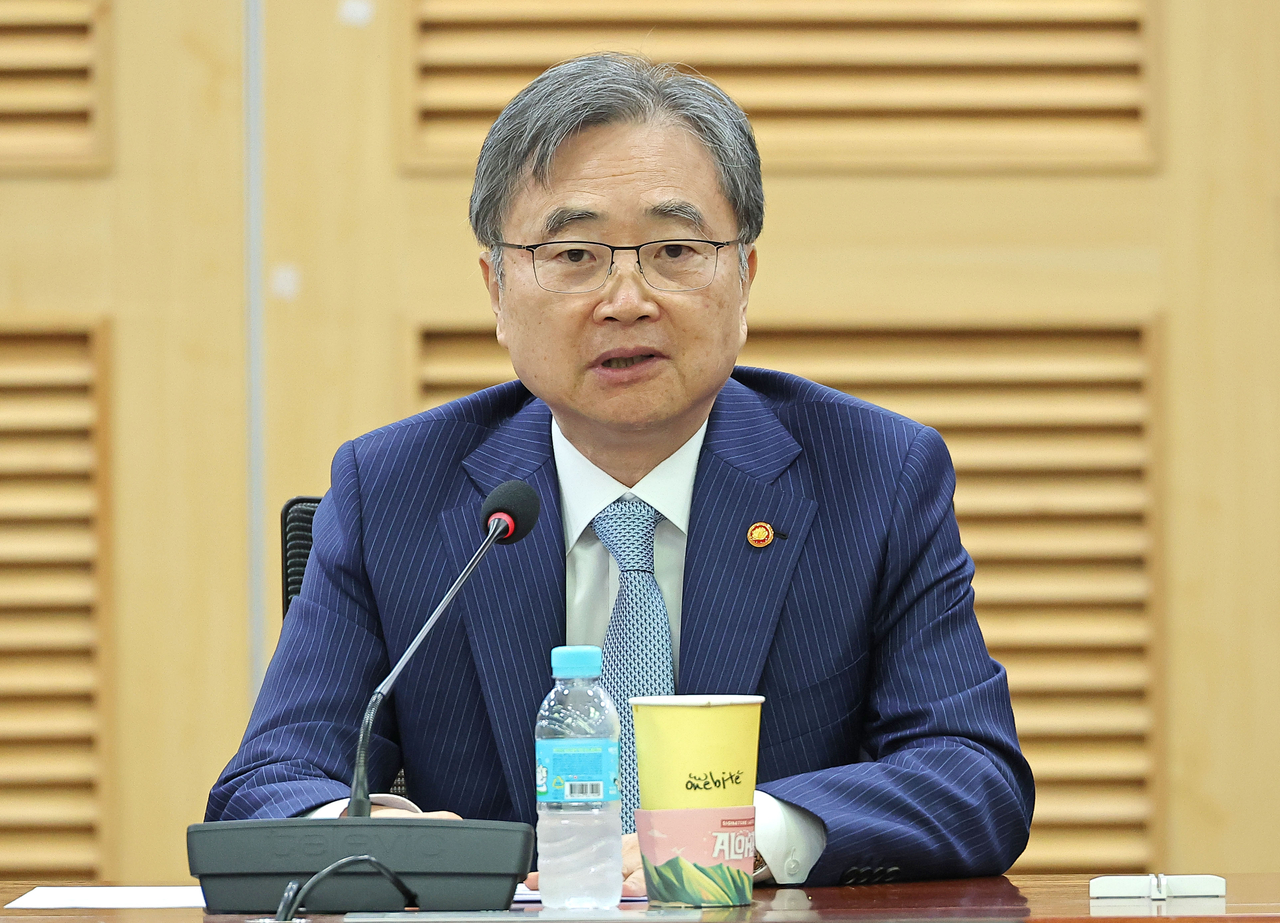 Foreign Minister Cho Hyun speaks during a forum at the National Assembly in Seoul in this Oct. 15. (Yonhap)