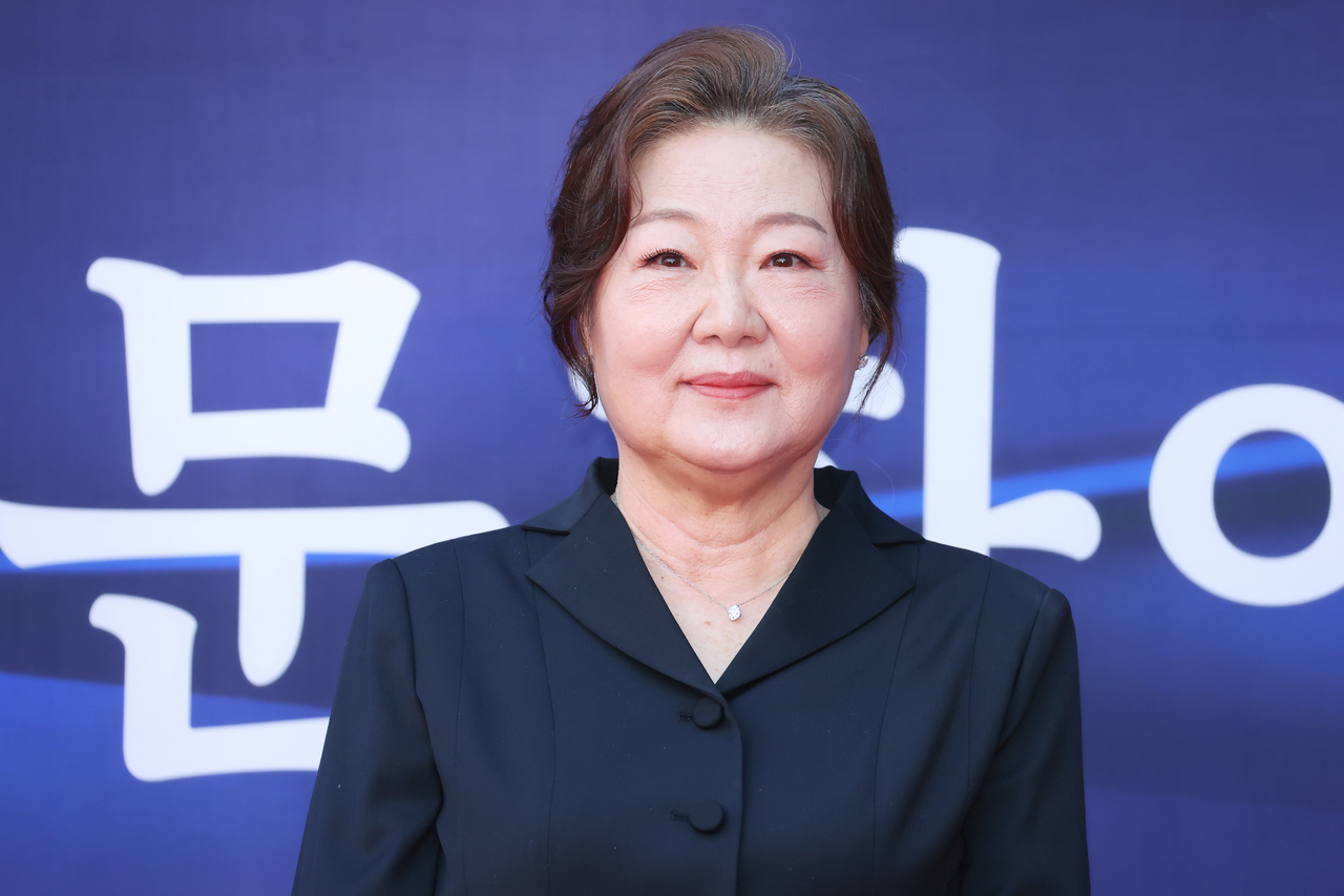 Kim Hae-sook poses for a photo during a red carpet event for the Korea Popular Culture and Arts Awards held in Seoul, Thursday. (Yonhap)