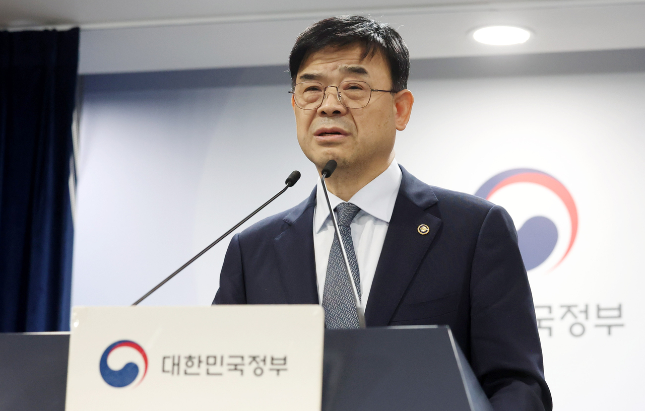 This file photo, taken Aug. 21, shows First Land Vice Minister Lee Sang-kyeong. (Newsis)