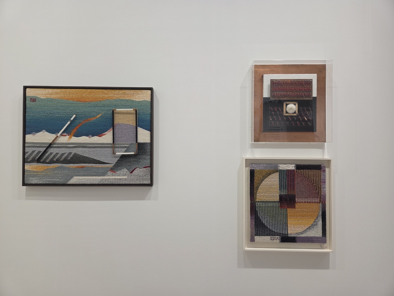 Tampilan instalasi karya Lee Shin-ja di stan Galeri Tina Kim di Art Basel Paris 2025 pada hari Rabu di Grand Palais di Paris, Prancis. (Park Yuna/The Korea Herald)