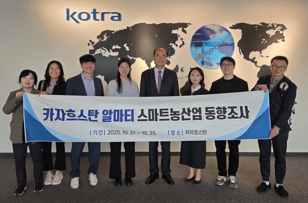 강영석 시장이  중앙아시아 카자흐스탄 알마티주와 인근 지역을 방문해 상주시 스마트팜 혁신밸리를 홍보하고, 해외 스마트농업 동향을 파악하며 국제 협력 기반을 마련하고 있다.[상주시 제공]