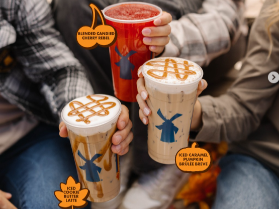 Dutch Bros의 쿠키버터 라테 [Dutch Bros SNS]