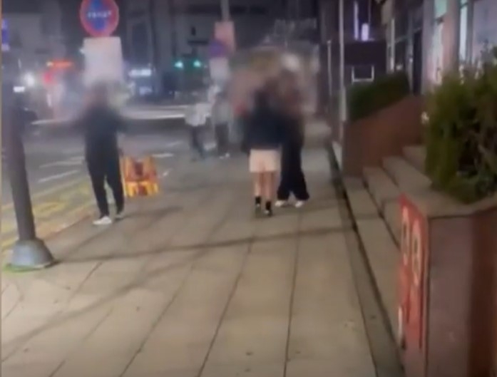A Korean man assaults a Cambodian after asking where he is from. (Screenshot from KBS)