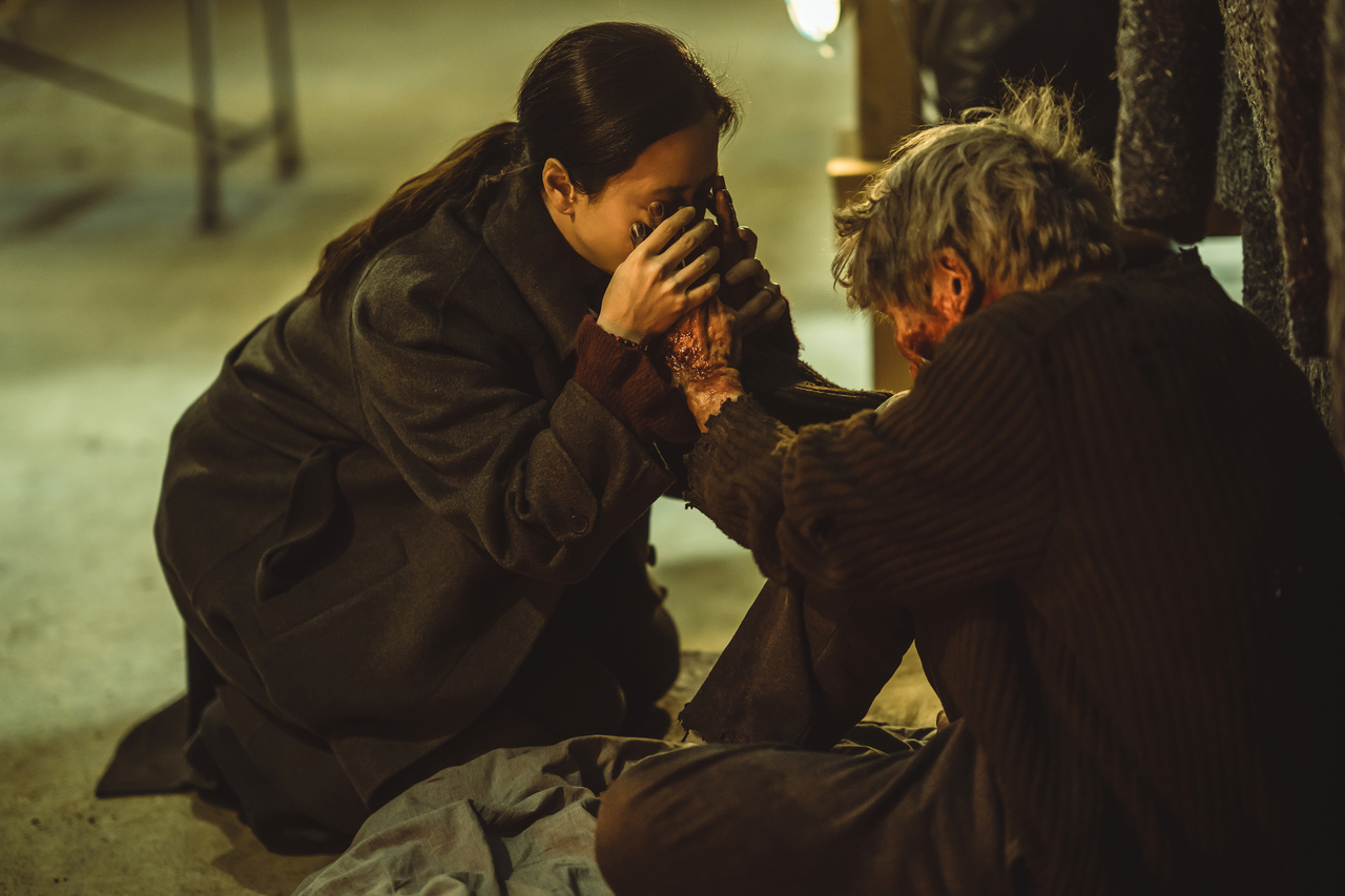 "Savior," starring Song Ji-hyo (left) (Mindmark Inc.)