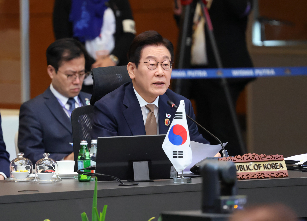 President Lee Jae Myung speaks during the ASEAN Summit in Kuala Lumpur, Malaysia, Monday. (Yonhap)