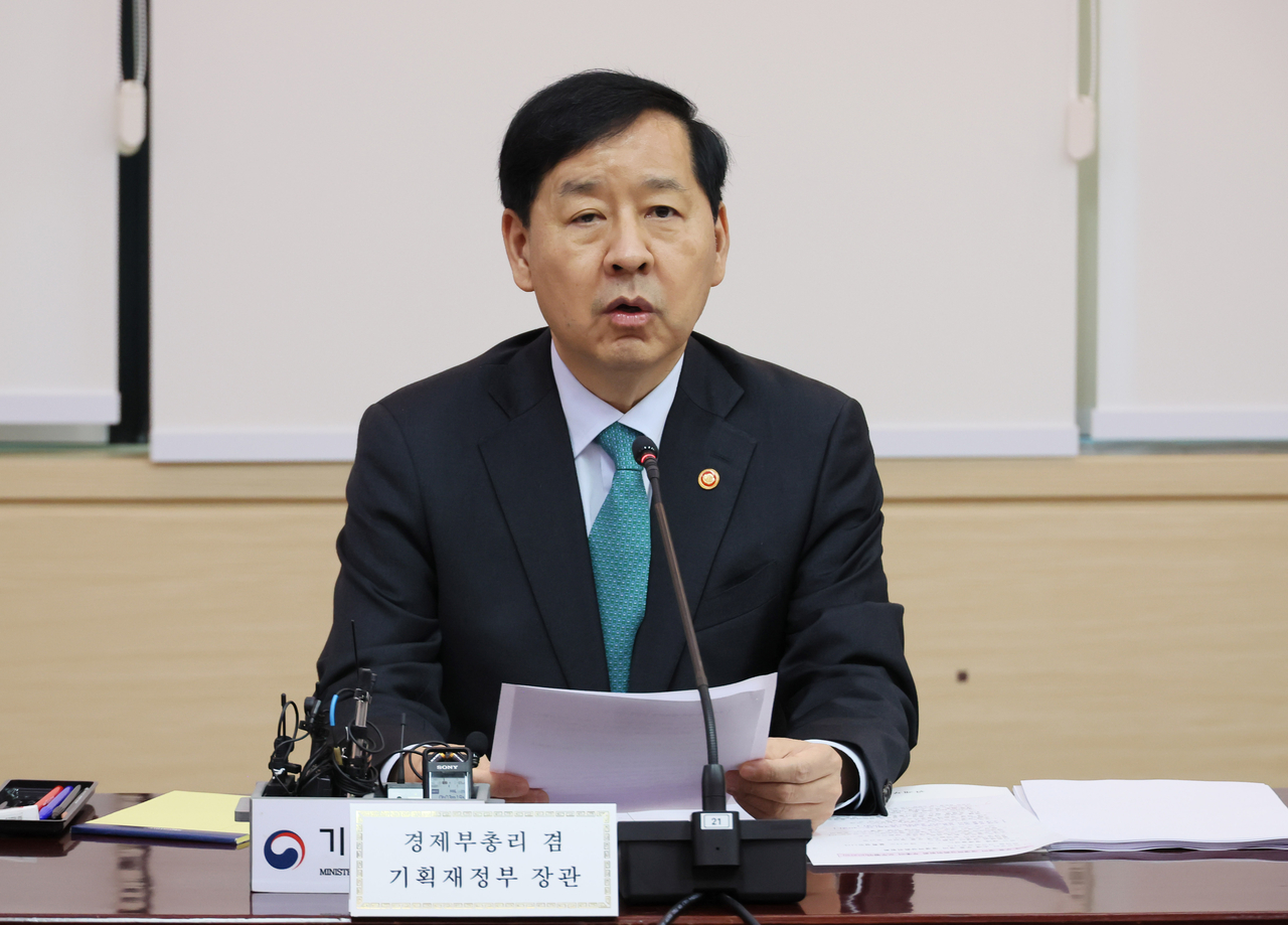 Deputy Prime Minister and Finance Minister Koo Yun-cheol speaks at the 14th Materials, Parts, and Equipment Competitiveness Committee in Seoul on Thursday. (Yonhap)