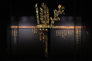 Silla's ancient gold crowns reunited for 1st time in exhibition marking APEC summit