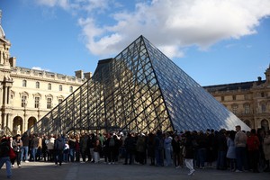 Suspects arrested over theft of crown jewels from Paris' Louvre museum
