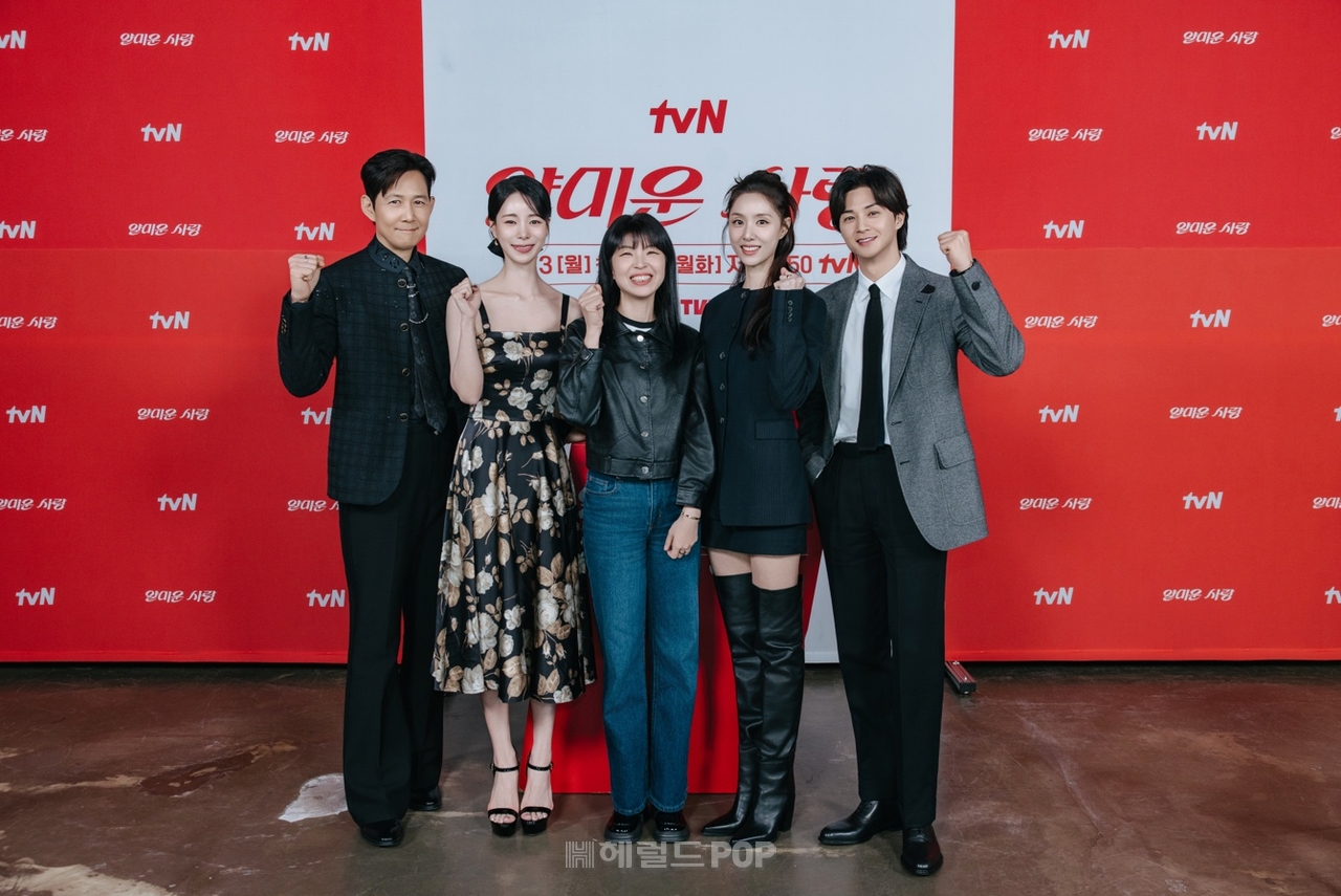 이정재, 임지연, 김가람 감독, 서지혜, 김지훈/사진=tvN