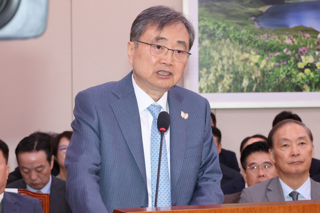 Foreign Minister Cho Hyun speaks during a parliamentary audit at the National Assembly in western Seoul on Tuesday. (Yonhap)
