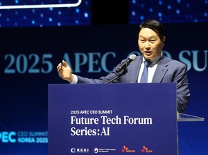 SK chief touts Korea’s agility in tackling AI bottlenecks