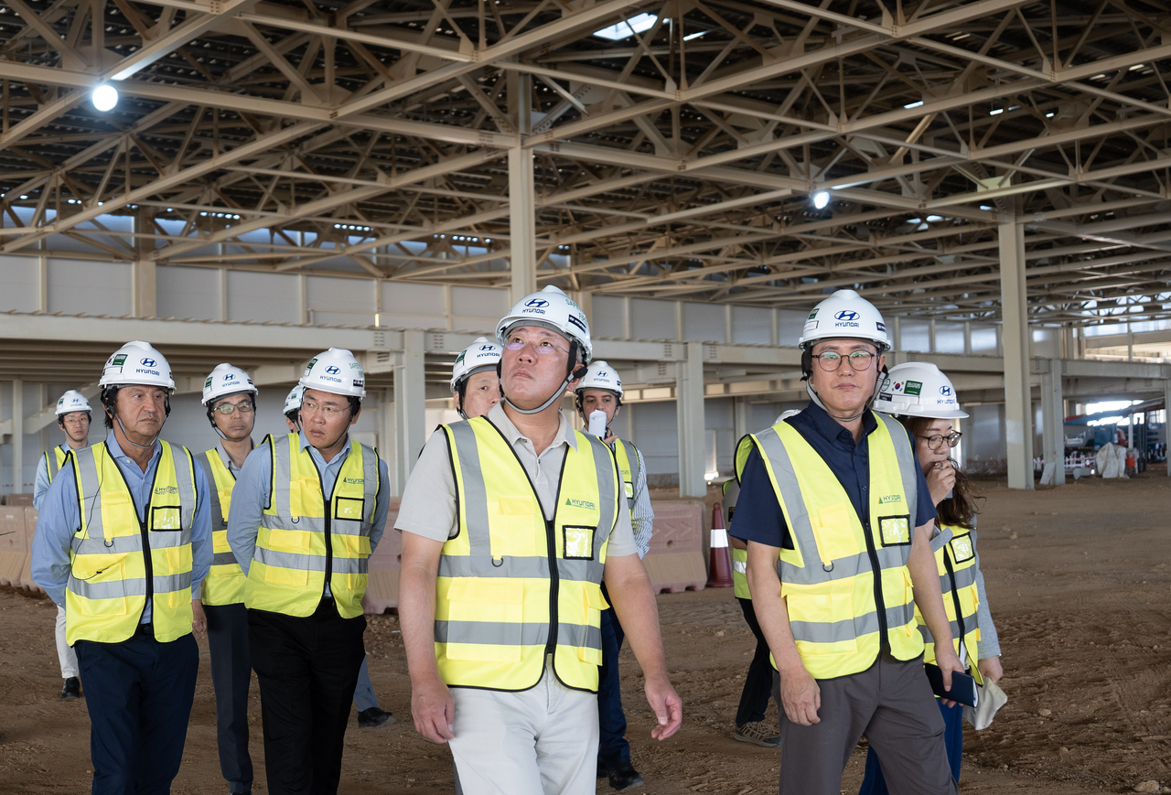 Hyundai Motor Group Executive Chair Chung Euisun (center) examines the construction site of Hyundai Motor Manufacturing Middle East in Saudi Arabia on Sunday. (Hyundai Motor Group)