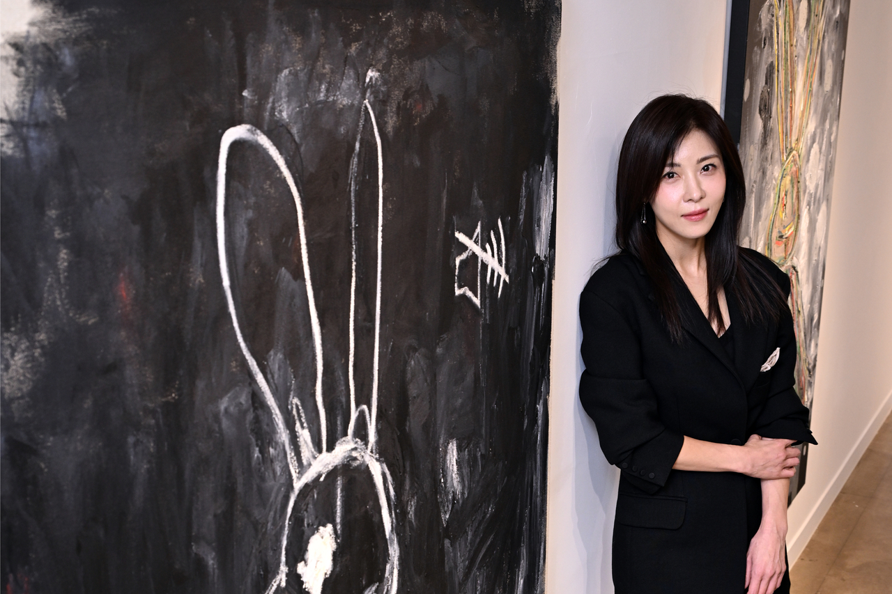 Actor-turned-artist Ha ji-won poses during an interview with The Korea Herald ahead of her solo art exhibition at the Vista Valley Gallery in Namyangju, Gyeonggi Province, on Sept. 27. (Yoon Byung-chan/Herald Muse)