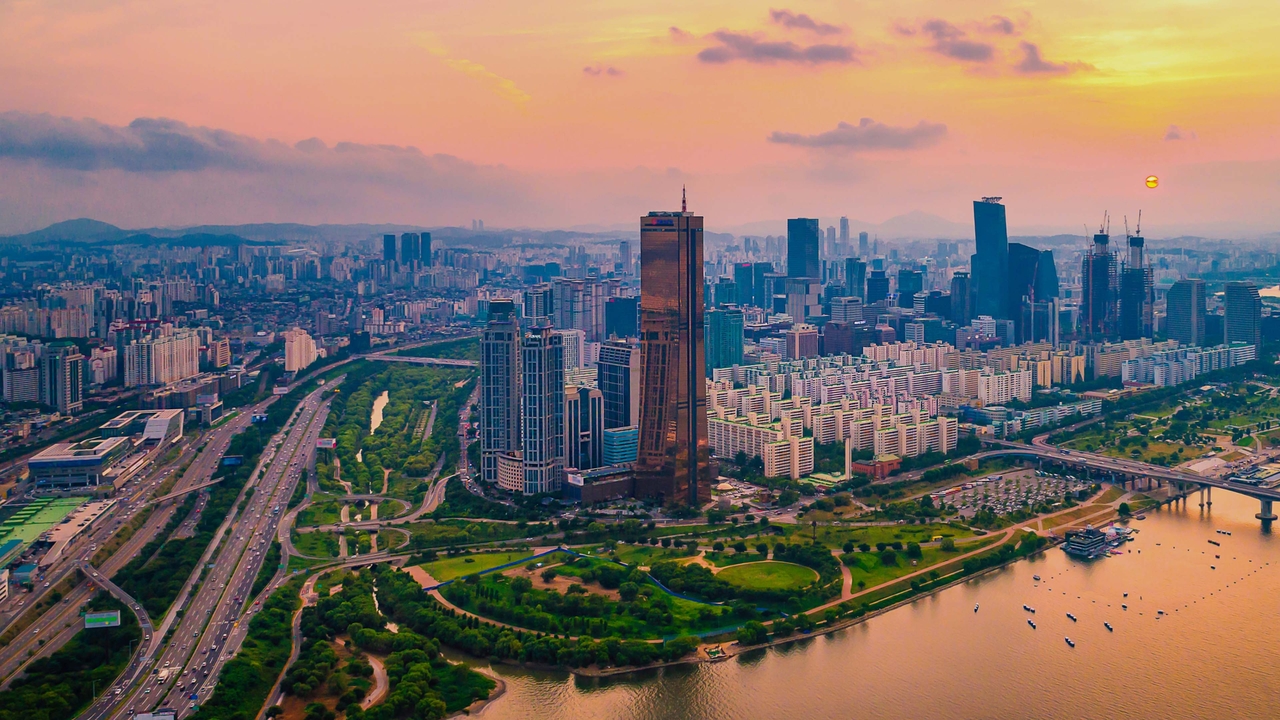 Hanwha 63 Building in Yeouido, Seoul (Hanwha Life)