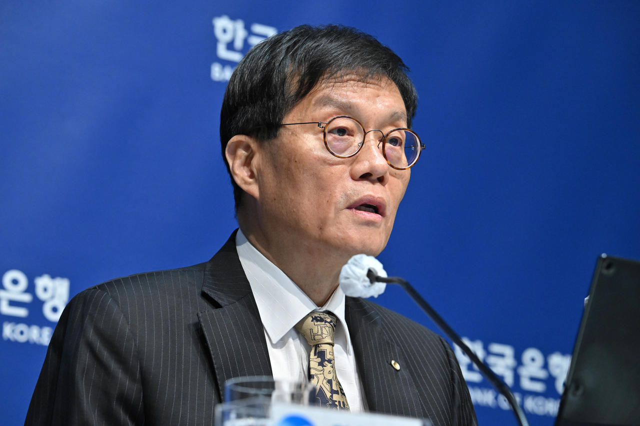 Lee Chang-yong, governor of the Bank of Korea, speaks at a press briefing on the Monetary Policy Committee’s interest rate decision at the Bank of Korea in Jung-gu, Seoul, on Oct. 23. (Yonhap)