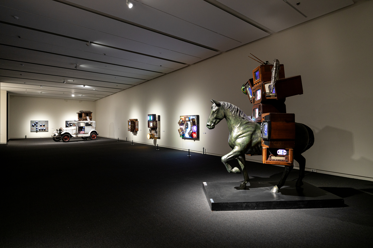 Installation view of "Nam June Paik: Humanity in the Circuits" (Wooyang Art Museum )