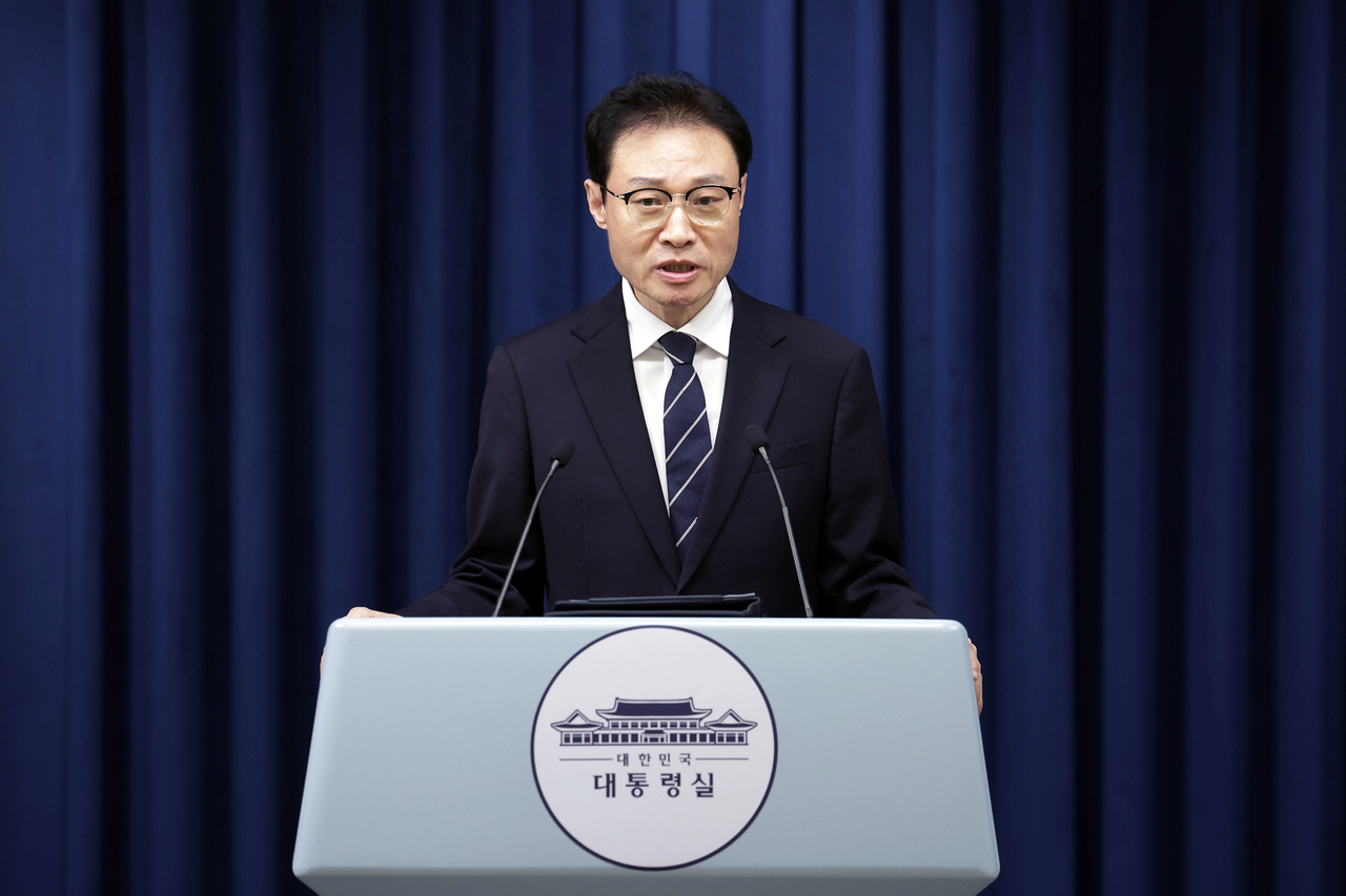 Lee Kyu-youn, senior presidential secretary for public relations and communication, speaks during a briefing at the presidential office in central Seoul on Oct. 17, 2025. (Yonhap)